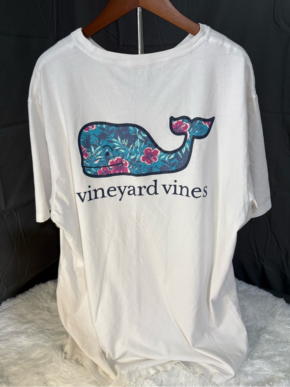 Vineyard vines white logo tee shirt large